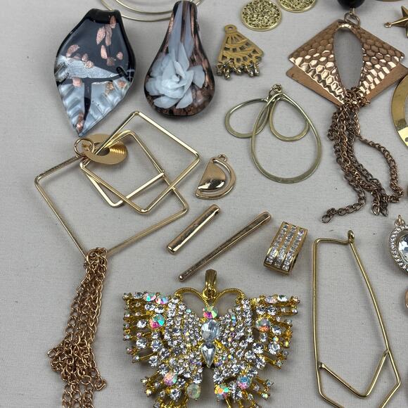 Pendant Charm Craft Jewelry Lot - 60+ Gold Rose Tone Black White Stone Glass - Picture 8 of 10